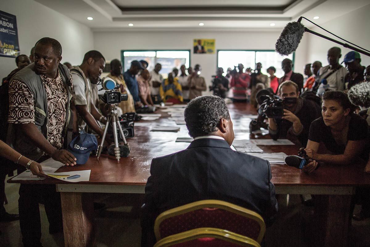 Delegates in discussion around a table at a mediation meeting